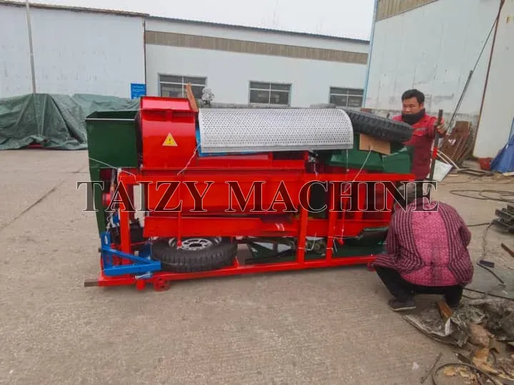 Multi-functional Maize Thresher Machine for Shelling Grains 5 the first step of packing corn sheller machine with packing parts