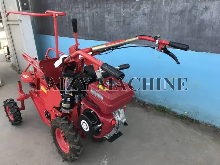 Facing A Bumper Maize Harvest, What Corn Machines Do You Need To Prepare? 2 one-row corn harvester machine