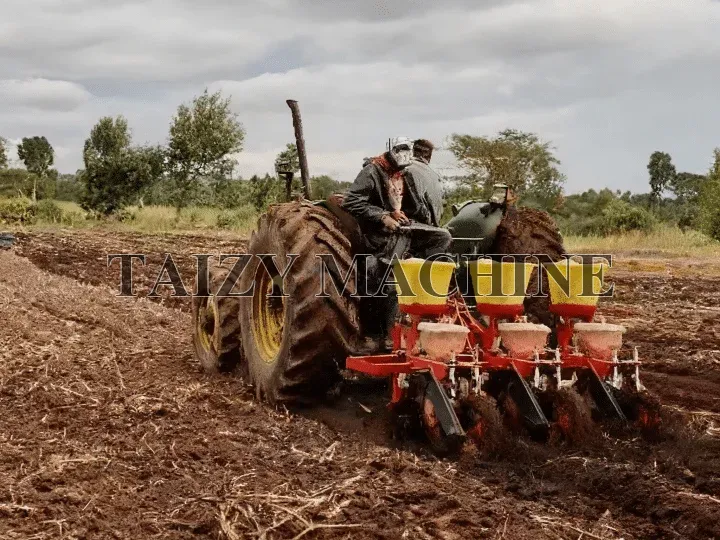 Corn Seeder Machine Help Nigerian Farms Develop Rapidly 2 tractor-driven automatic seeding