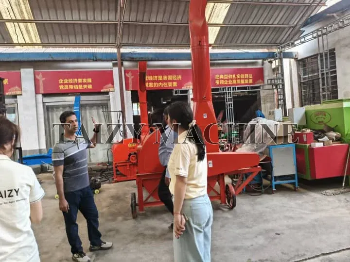 Pakistan Customers Visit Taizy Silage Cutter Factory