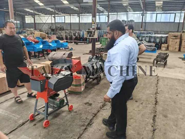 los técnicos explicaron la máquina