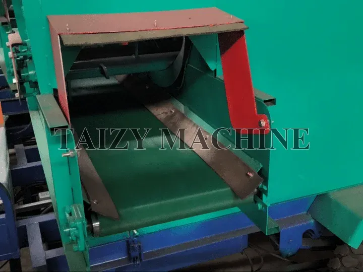 conveying system of the fodder spreader