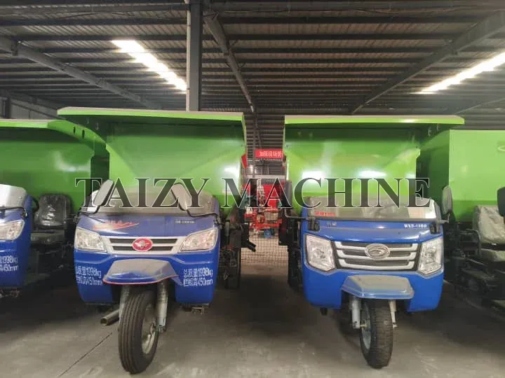 diesel engine type cow feed manure spreader