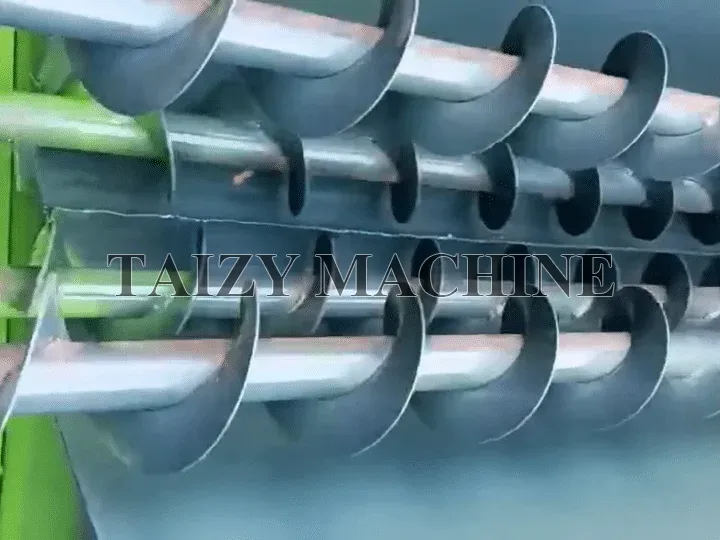 internal structure of a silage feed spreader