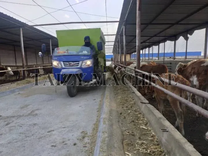 electric silage feeding machine