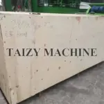 Using rectangular white wooden crates as transport packaging material makes it safer.