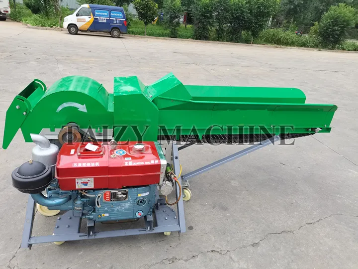 The silage cutter with a diesel engine is a powerful agricultural machine designed to cut and process grass, straw, corn stalks, and other forage materials into small pieces for animal feed. Equipped with a diesel engine, it can operate efficiently in farms and remote areas without electricity, offering stable performance, high mobility, and strong cutting capacity.