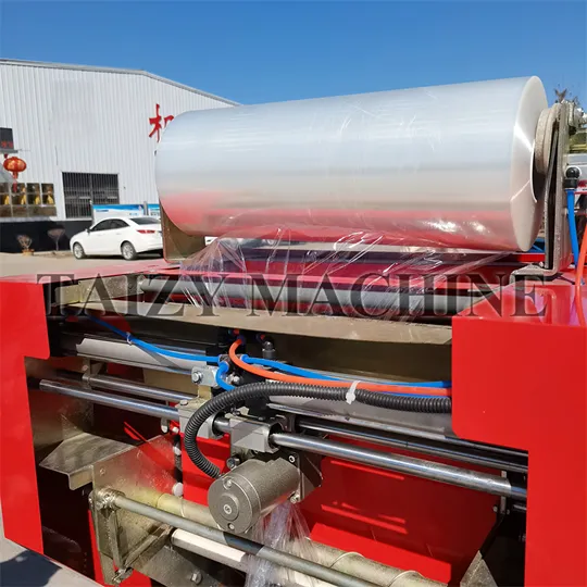 Transparent stretch film is transparent and has a certain degree of elasticity. Its main function is to compress baled crop straw, forage, etc., into bales and then seal them completely, thereby creating an anaerobic environment for fermentation and storage of silage.