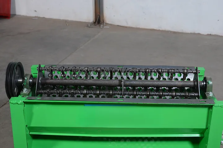 Maize Corn Sheller Machine for Fast and Efficient Kernel Separation 4 internal swing hammer