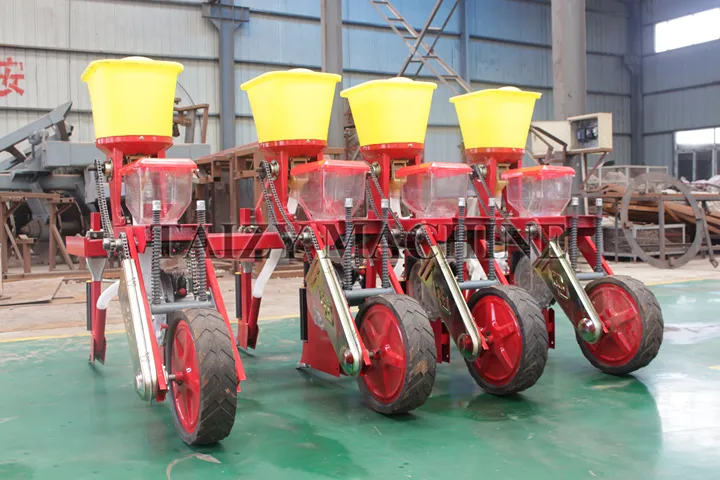The maize planting machine is an agricultural equipment designed for efficient and precise sowing of maize seeds. It can automatically open furrows, place seeds at uniform spacing and depth, and cover soil in one operation, helping farmers improve planting efficiency, save labor, and increase crop yield.