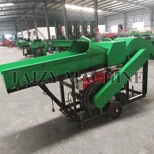 The shredder's conveyor chain and feed rollers are responsible for safely and uniformly conveying raw materials. The knives, hammers, and other tools are used for kneading and cutting. And a throwing structure that throws the processed filamentous feed out of the machine via a fan or throwing plate. It is matched with an electric motor.