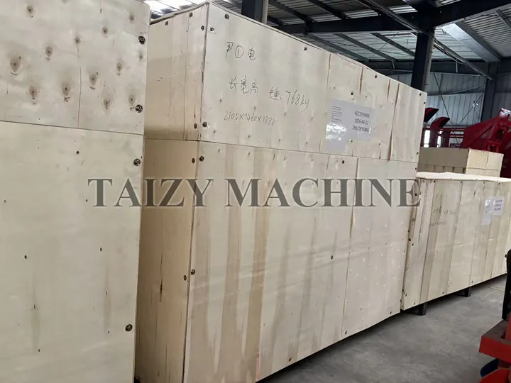 Wooden crate packaging is a durable export packaging method used to protect machines during transportation. The equipment is packed in strong plywood wooden cases to prevent damage from vibration, moisture, and collision during shipping, ensuring the machine arrives safely and in good condition.