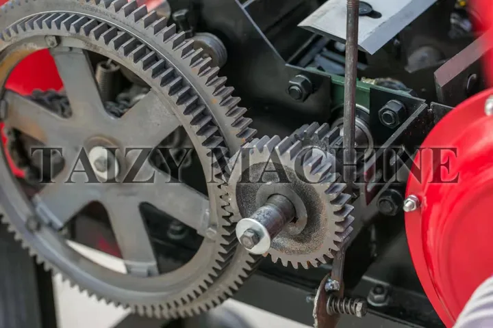 gear transmission system of the corn silage chopper